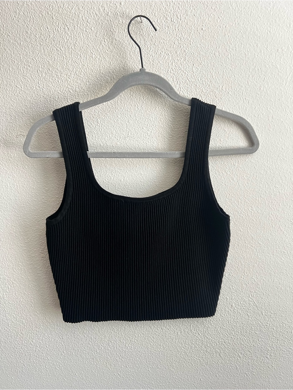 Gianni Bini Black Ribbed Tank Crop Top
